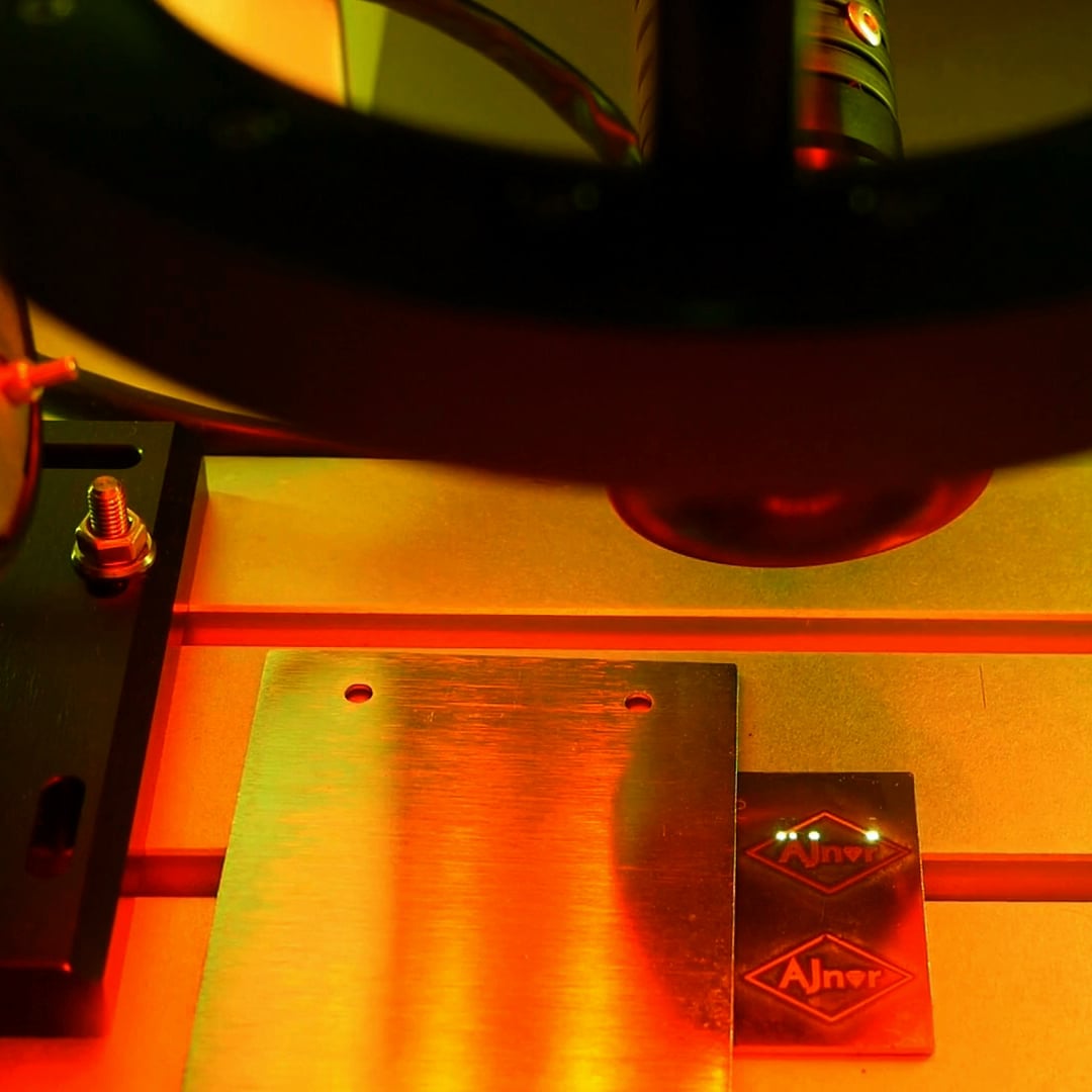 Gravure laser depuis le gabarit fourni par une grande maison